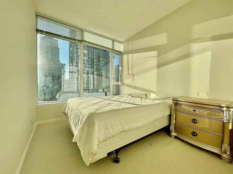 1211 Melville St #1703 — Photo 10