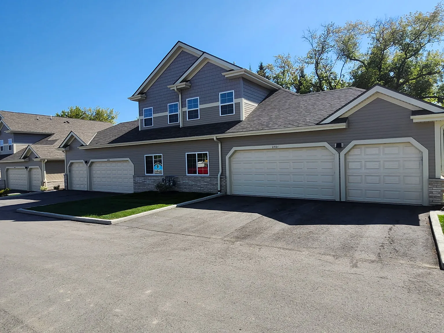 3 bed, 2.5 bath, 2000 sqft, $2,975 — Photo 3