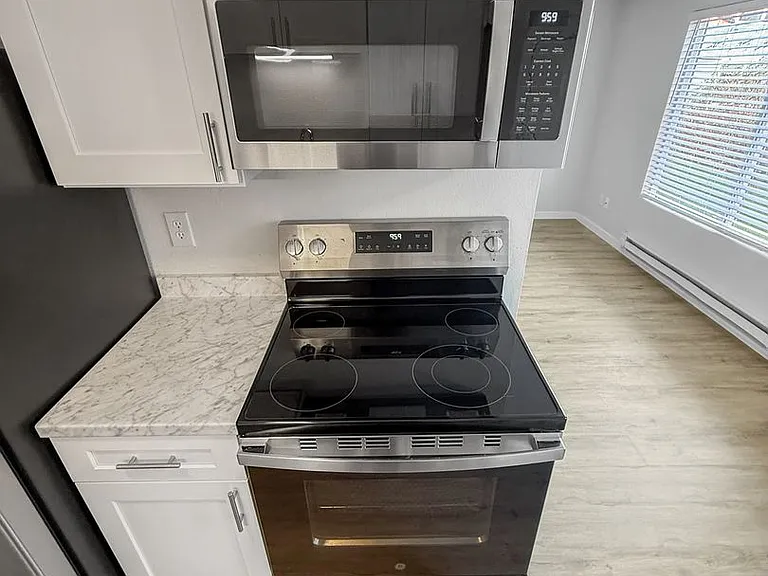 Meadowbrook Apartments — Photo 19