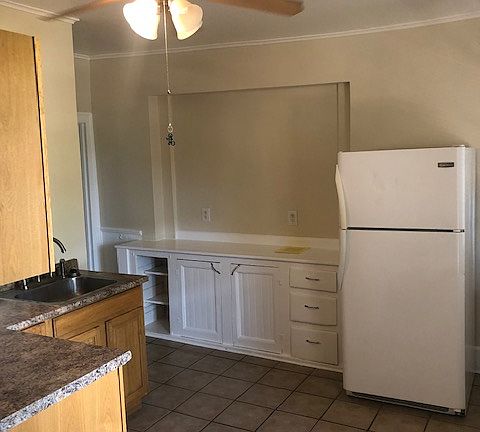3rd image of 23 Charlotte St #2