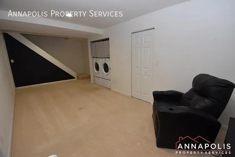 449 Alfreton Ct — Photo 13