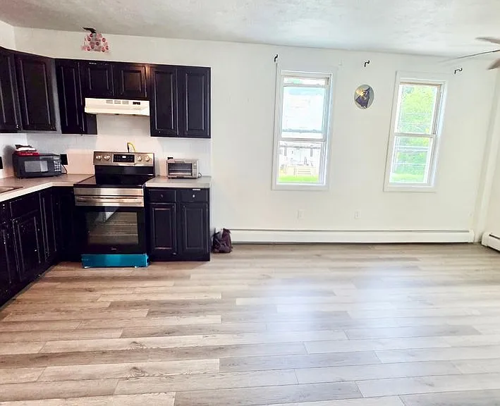681 Providence St — Photo 3