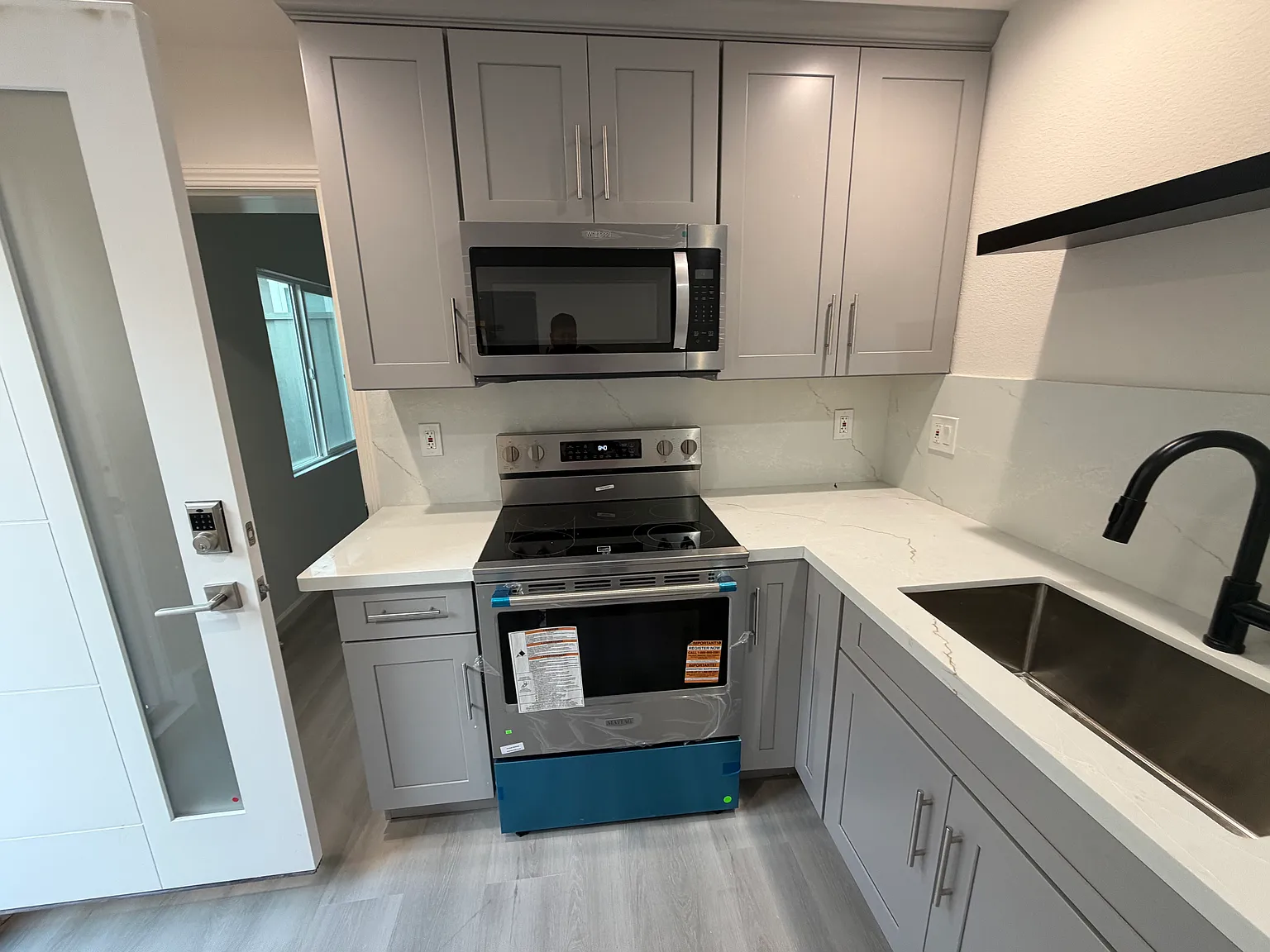 1 bed, 420 sqft, $2,500 — Photo 2