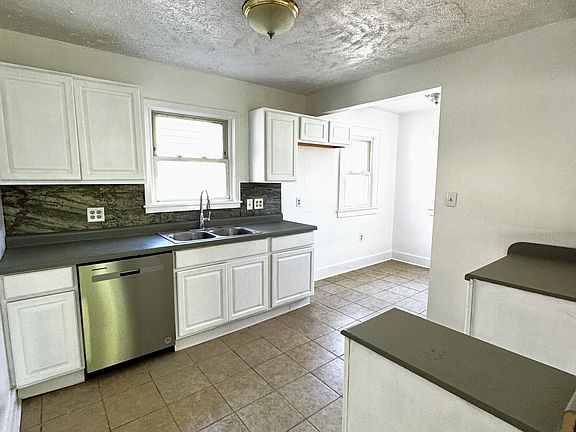 5th image of 1608 W Saint Joseph St