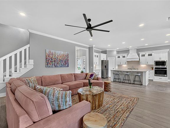 5th image of 6409 S 60th St