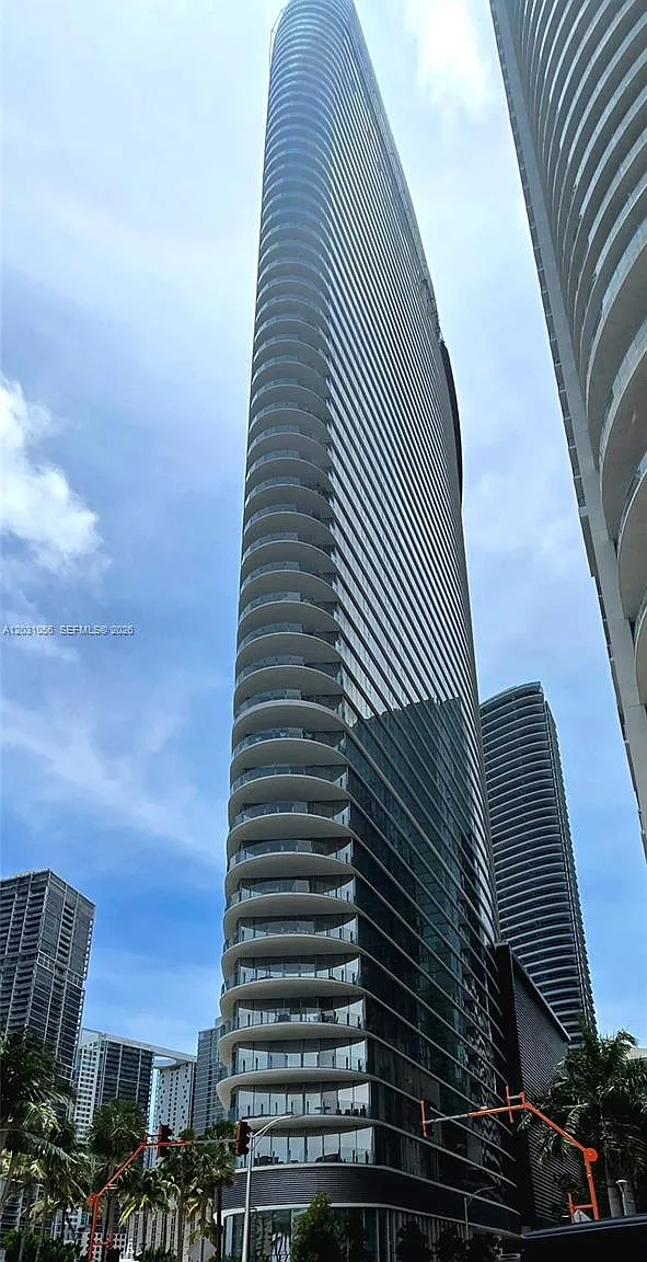 300 Biscayne Blvd Way Cond — Photo 1