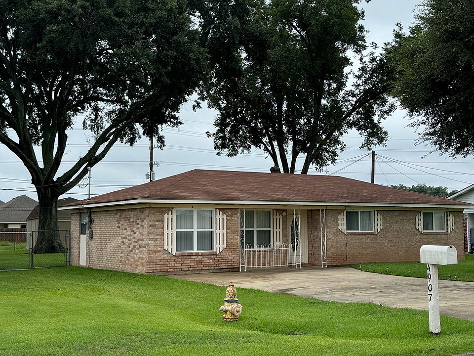 1st image of 4828 Victoria Dr
