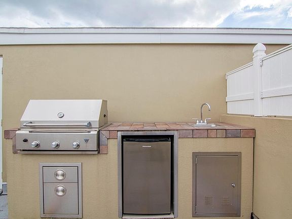 5th image of 2408 Victoria Gardens Ln