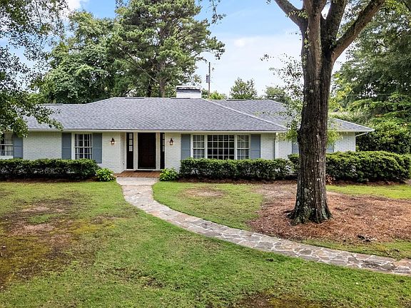 2nd image of 1715 Carovel Cir