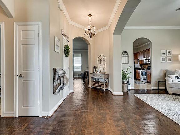 5th image of 1052 Harvest Hill Cir
