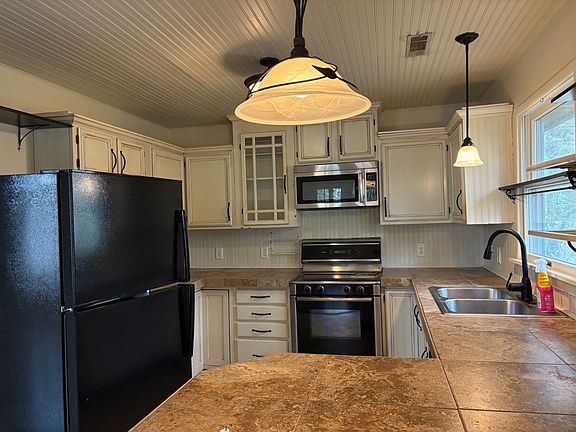 3rd image of 112 Peeler Pl
