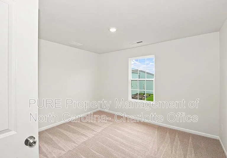 386 Hollingswood Dr — Photo 5