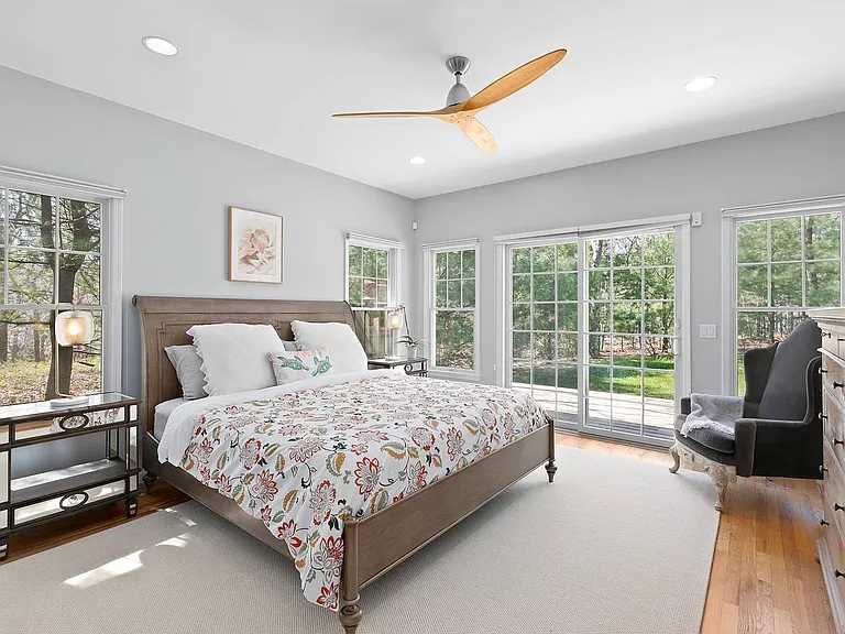 492 Sag Harbor Tpke — Photo 8