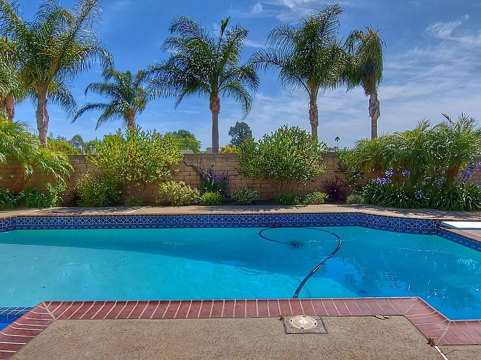 1st image of 700 Zinnia Ct