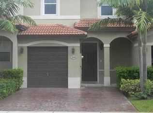 1044 NE 207th Ter, Miami, FL 33179