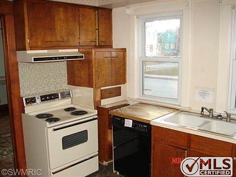 5th image of 1001 Hays Park Ave