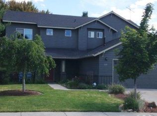 922 NW Poplar Ave, Redmond, OR