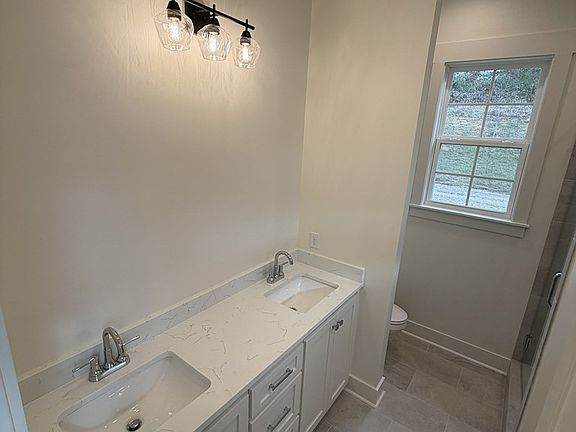 4th image of 352 Dowsett Ave