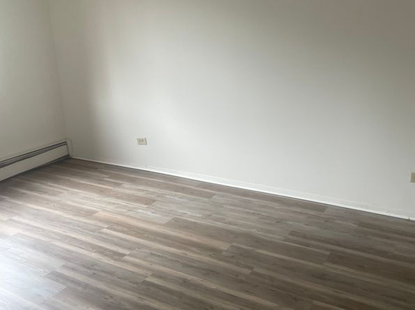 1300 Crab Apple Ct APT 200
