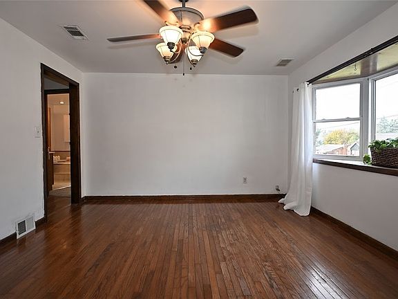 4th image of 393 Collins Dr
