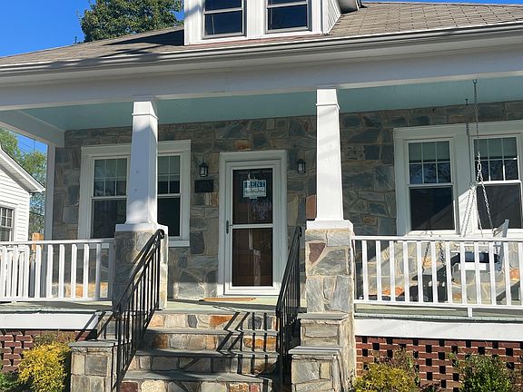 2nd image of 903 Monument Ave