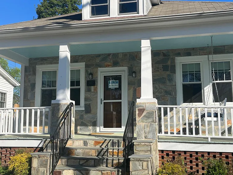 903 Monument Ave — Photo 2