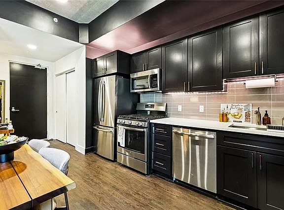 5th image of 900 Bartholomew St #103