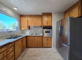 1018 Camino Carlos Rey, Santa Fe, NM 87507