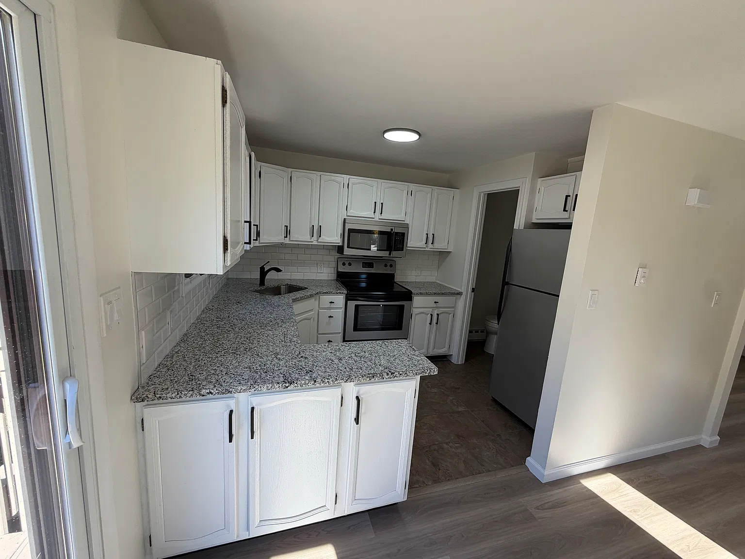 2 bed, 1.5 bath, 1050 sqft, $2,095 — Photo 4