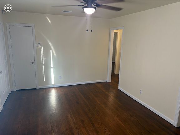 2nd image of 3020 SW 40th St