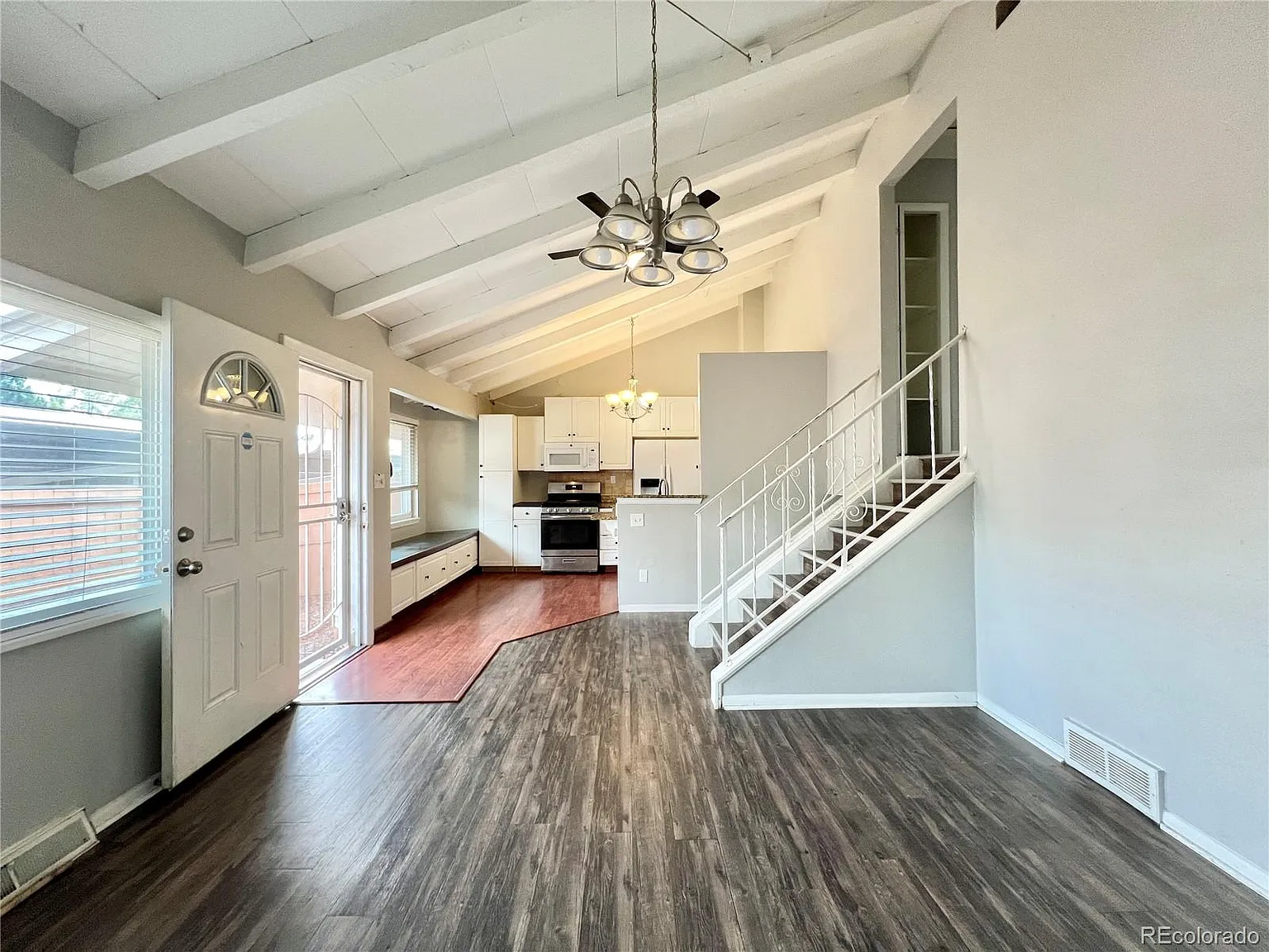 4 bed, 2.0 bath, 1326 sqft, $2,470 — Photo 4