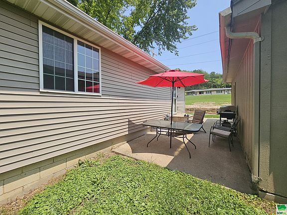2nd image of 3523 Stone Park Blvd