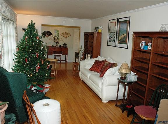 3rd image of 504 Holly Hill Ct