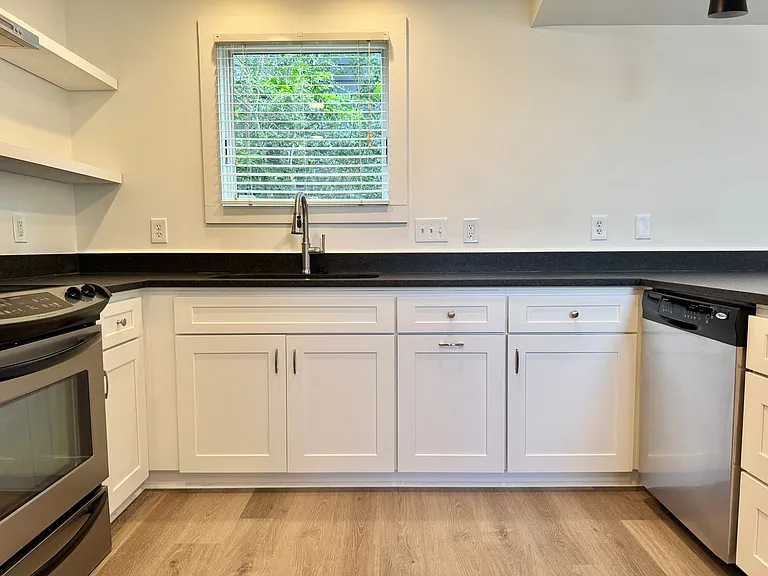 5706 Burgess Ave — Photo 9