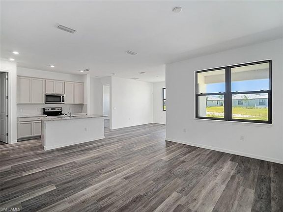 4th image of 16409 Palmetto St