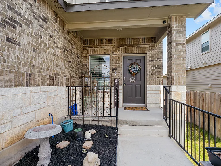 6630 Greensleeves — Photo 2
