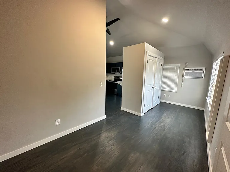 1630 NW 13th St #5 — Photo 8