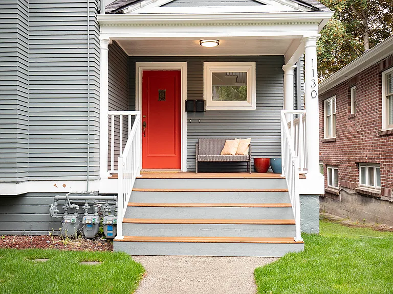1130 18th Ave E #A — Photo 2