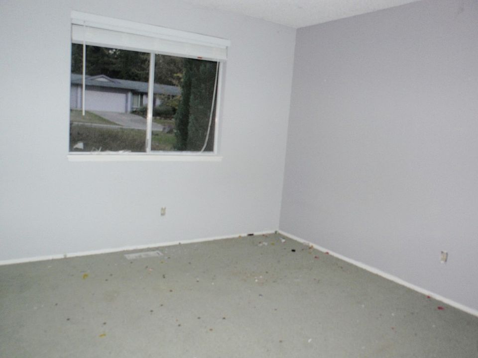 2nd image of 3740 Celeste Ct SE