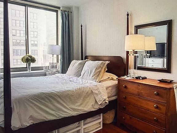4th image of 121 E 23rd St APT 10D