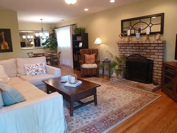3rd image of 2327 Walnut Grove Ave