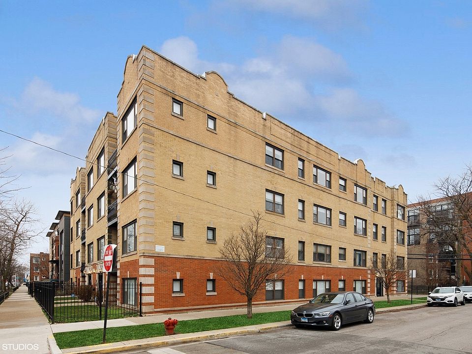 1st image of 1910 N Washtenaw Ave APT 3