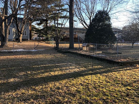 2nd image of 908 Palm Cir