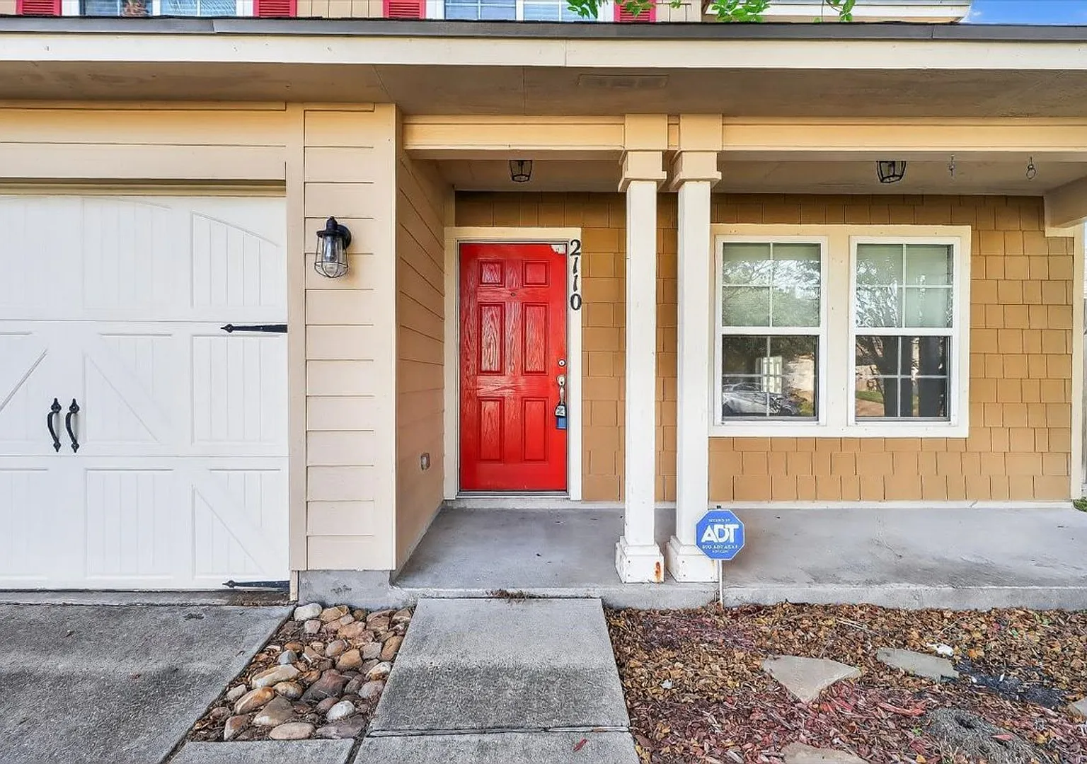 2110 Encino - 3/bed 2/bath - $2,095/month — Photo 3