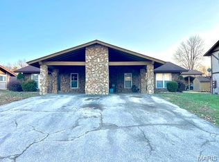 18 Kingsway Dr, Belleville, IL 62226