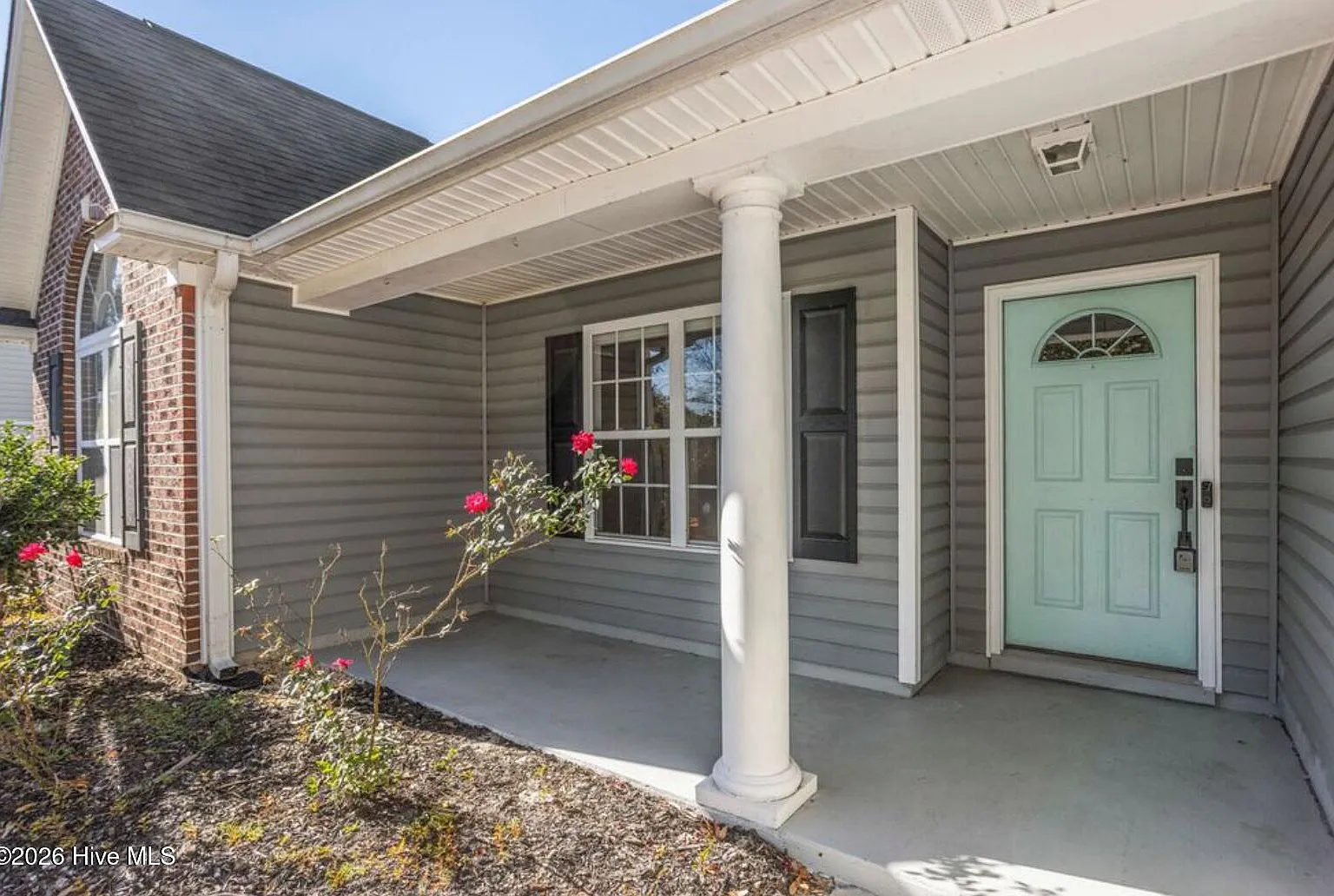 3 bed, 2.0 bath, 1938 sqft, $3,000 — Photo 2