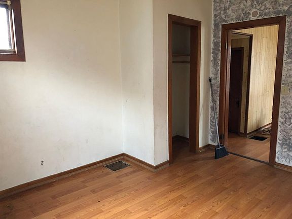 2nd image of 1713 S Jefferson St