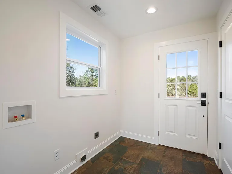 100 Gilbert Rd — Photo 22