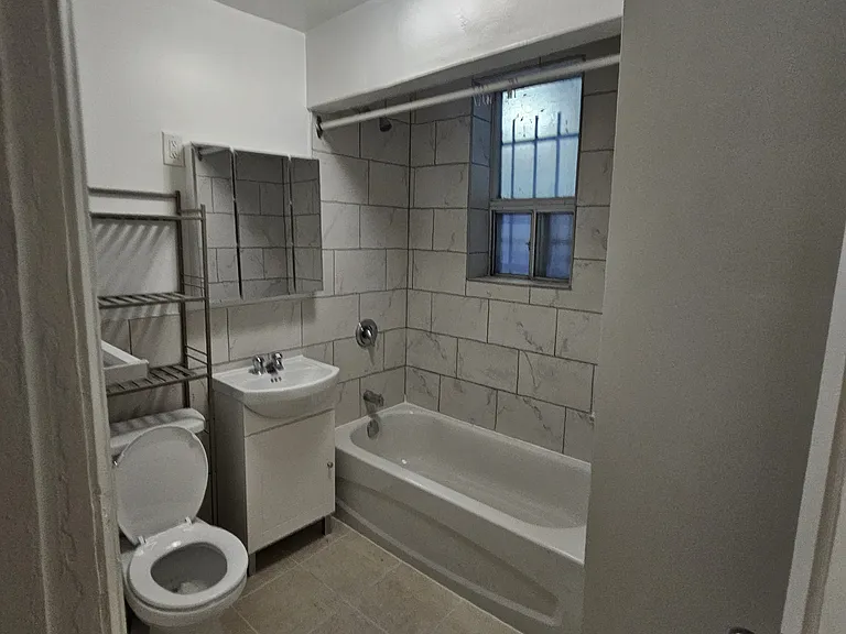 205 Vaughan Rd — Photo 3