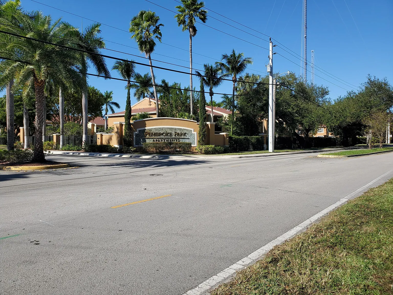 Pembroke Park Apartments — Photo 3